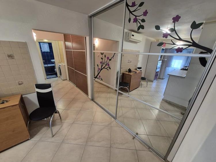 Apartament cu 3 camere decomandat în Micro 16