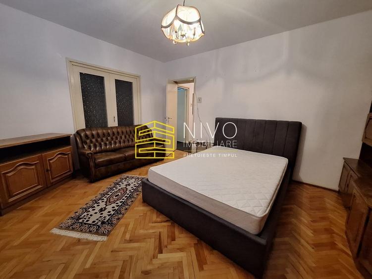 Apartament cu 3 camere decomandat, mobilat în Cornișa
