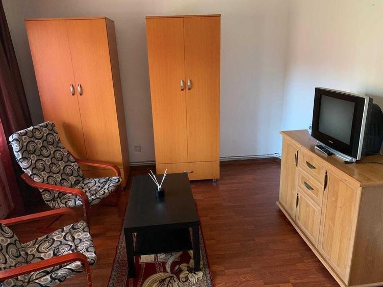 Garsonieră decomandată în Central