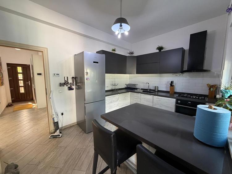 Casă individuală cu 4 camere cu Teren 440 Mp în Tunari