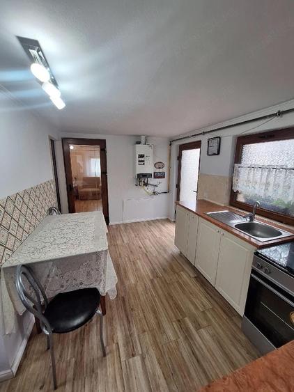 Casă cu 2 camere cu Teren 100 Mp în Central