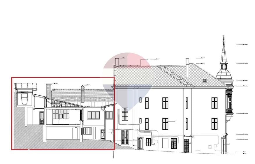 Casă cu 9 camere cu Teren 1048 Mp în Centrul Istoric
