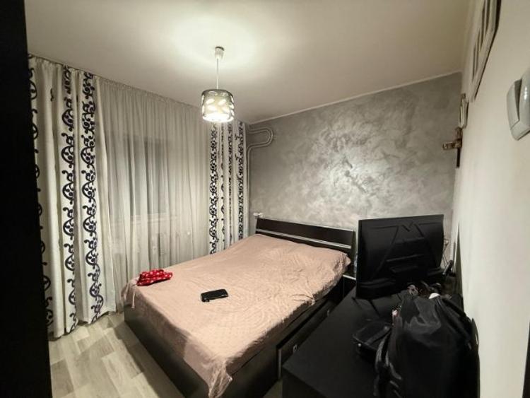 Apartament cu 3 camere decomandat în Titan