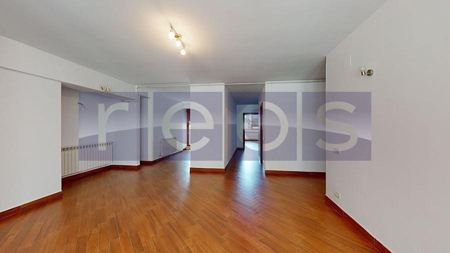 Apartament cu 4 camere decomandat în Beller