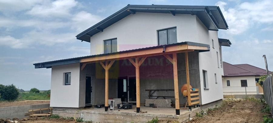 Casă individuală cu 5 camere cu Canalizare în Săbăreni