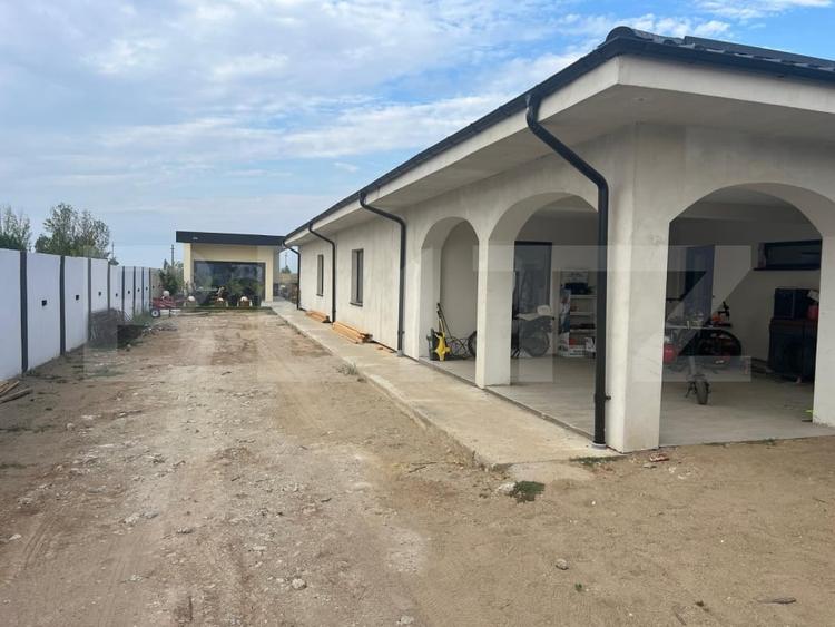 Casă individuală cu 6 camere cu Canalizare în Coșoveni