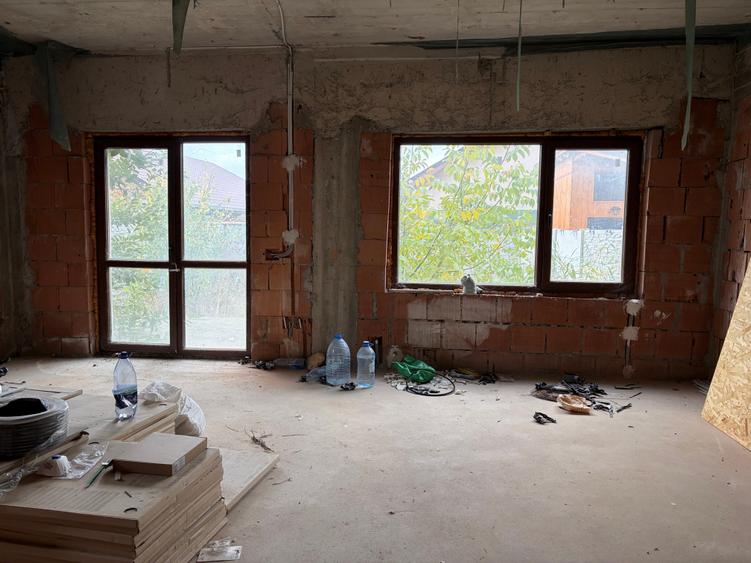 Duplex cu 4 camere cu Teren 250 Mp în Domnești