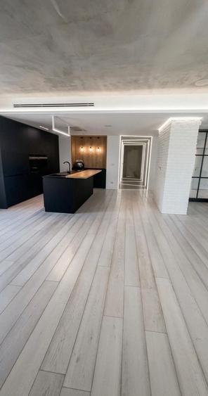 Penthouse cu 5 camere semidecomandat, mobilat în Șoseaua Nordului