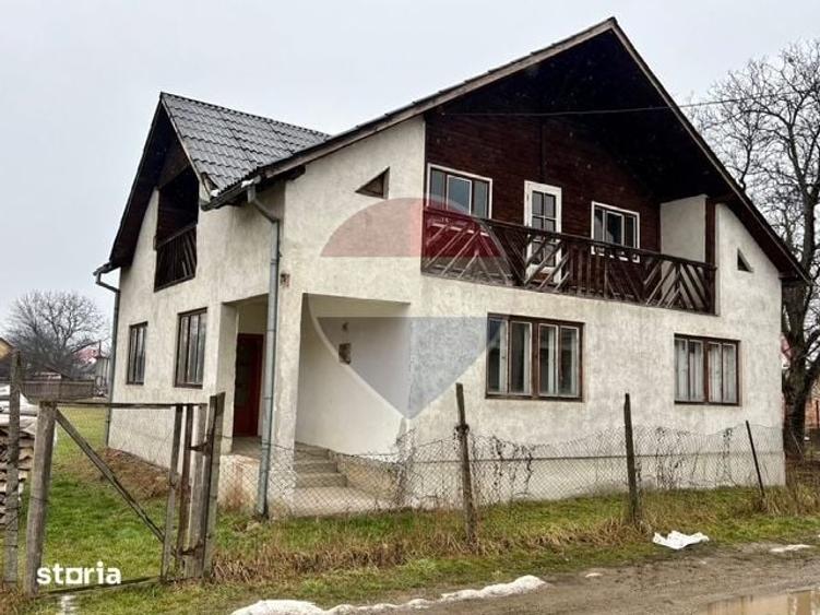 Casă cu 4 camere cu Teren 1723 Mp în Central