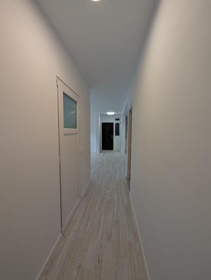 Apartament cu 4 camere semidecomandat în Florești