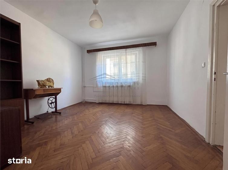 Apartament cu 2 camere decomandat în Central