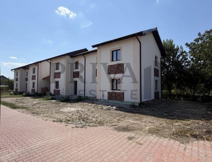 Duplex cu 3 camere cu Canalizare în Giarmata