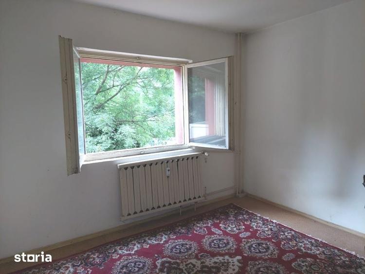 Apartament cu 3 camere semidecomandat în Brazda lui Novac