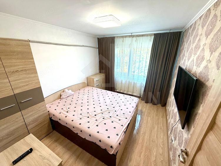 Apartament cu 3 camere decomandat în Rovine