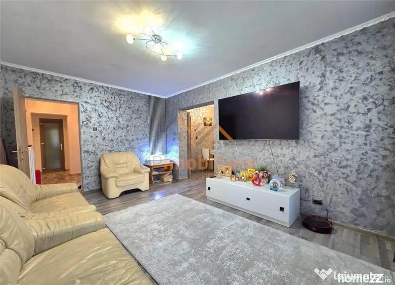 Apartament cu 4 camere decomandat în Rogerius