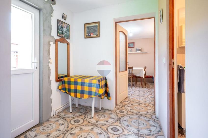 Casă cu 2 camere cu Teren 931 Mp în Șinca