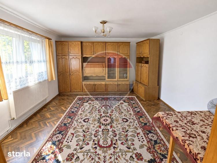 Casă cu 5 camere cu Teren 370 Mp în Central
