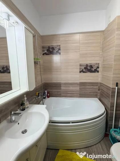 Apartament cu 2 camere decomandat în Km 5