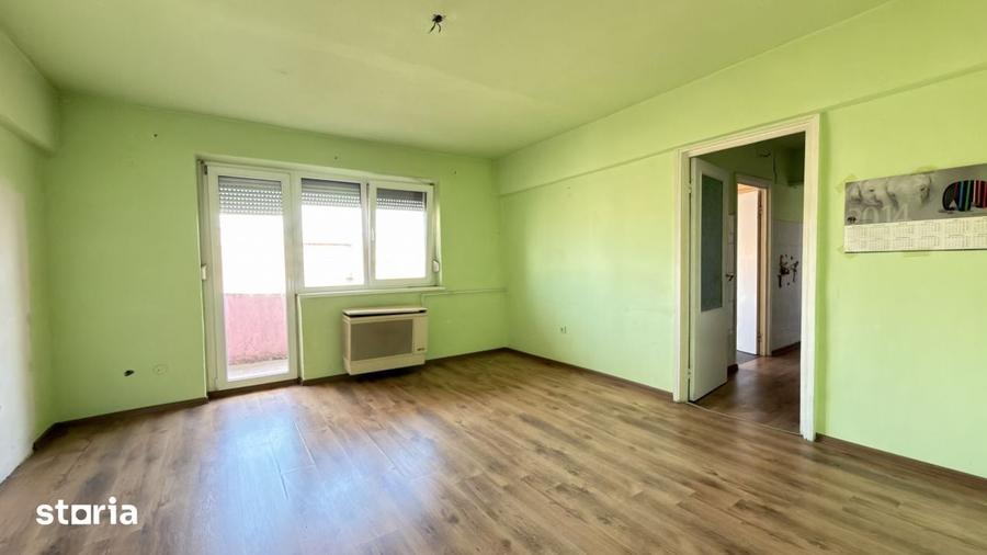 Apartament cu 4 camere semidecomandat în Central