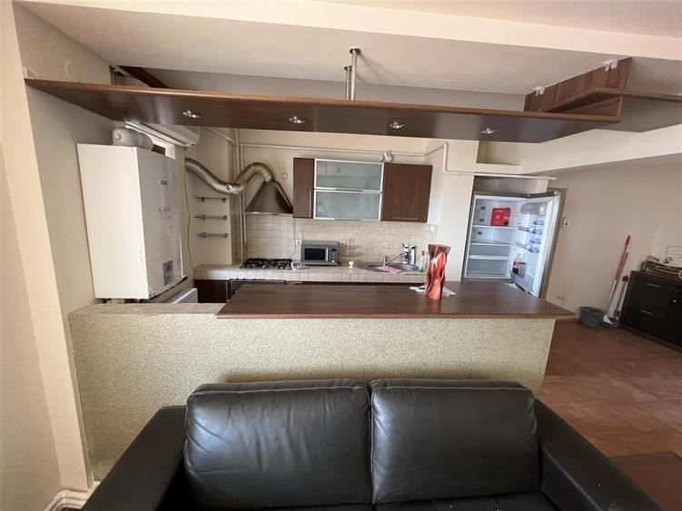 Apartament cu 3 camere decomandat, mobilat în Ultracentral