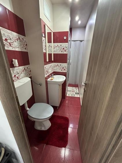 Apartament cu 5 camere decomandat, mobilat în UMT