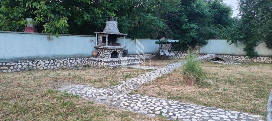 Apartament cu 3 camere decomandat în Bujac
