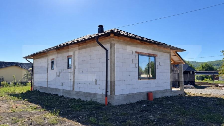 Casă individuală cu 3 camere cu Canalizare în Sud