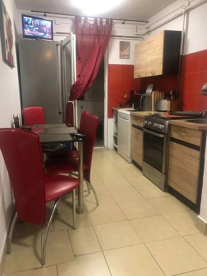 Apartament cu 3 camere decomandat în Spitalul Județean