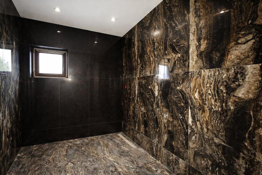 Apartament cu 4 camere semidecomandat în Pipera