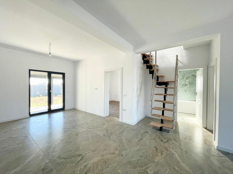 Duplex cu 4 camere cu Canalizare în Moșnița Nouă