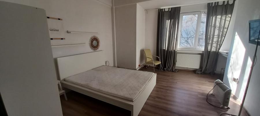 Apartament cu 4 camere decomandat în P-ța Universității
