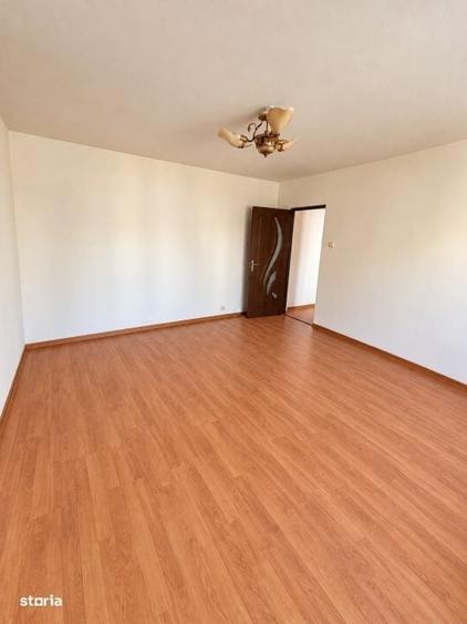 Apartament cu 2 camere semidecomandat în Craiovița Nouă