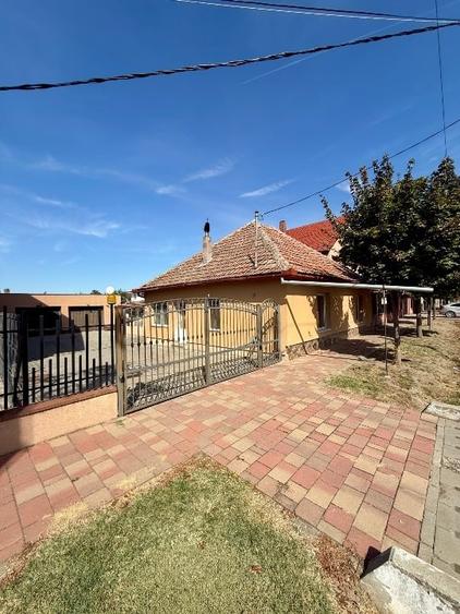 Casă individuală cu 5 camere cu Canalizare în Exterior Vest