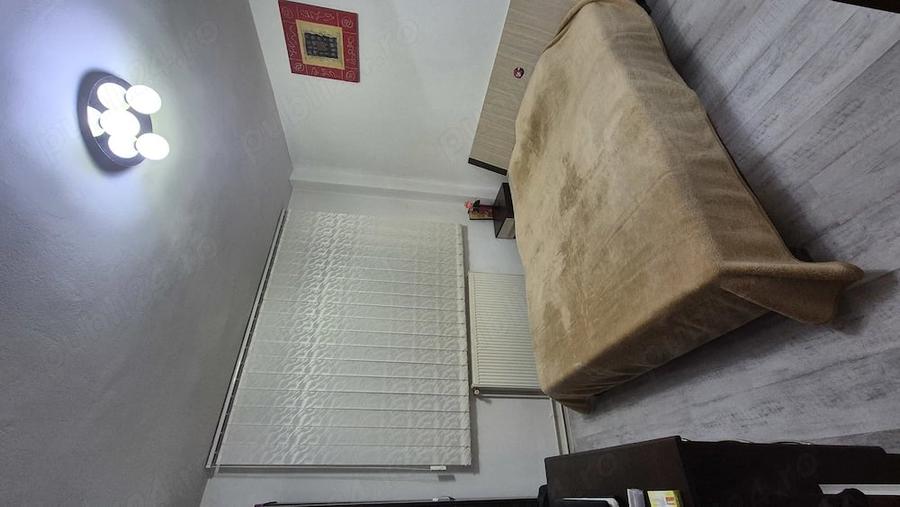 Apartament cu 4 camere semidecomandat în Crângași