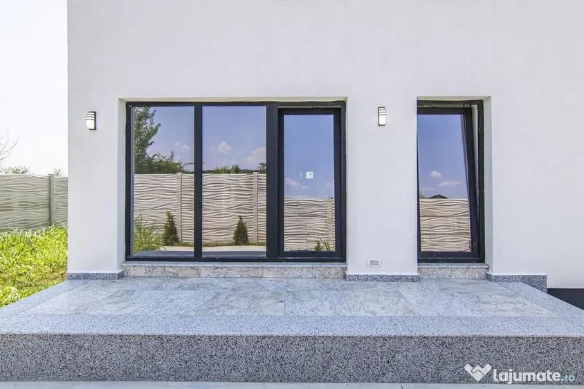 Casă cu 5 camere cu Teren 370 Mp în Ferme