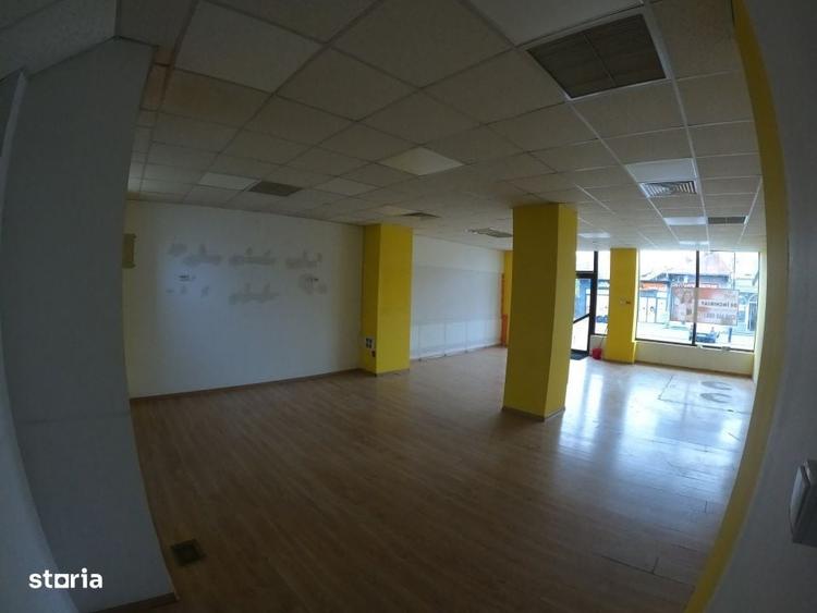 Spațiu comercial, de 70 mp, în Uiești