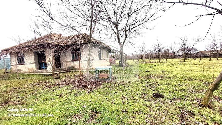 Casă individuală cu 2 camere cu Canalizare în Central