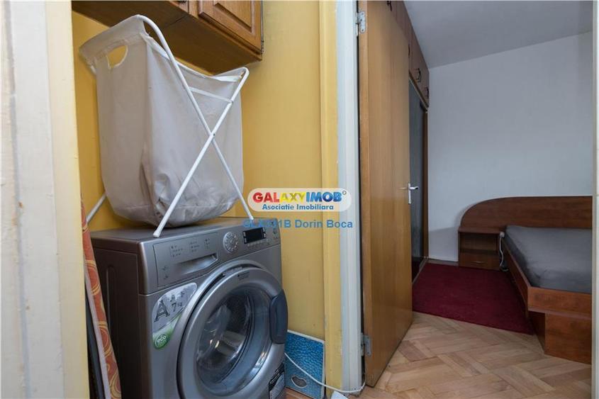 Apartament cu 3 camere semidecomandat, mobilat în Titan