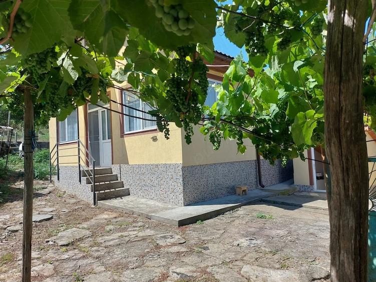 Casă cu Teren 2190 Mp în Plopeni