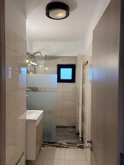 Apartament cu 3 camere decomandat în Tineretului