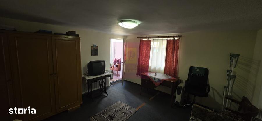 Casă cu 6 camere cu Teren 150 Mp în Central