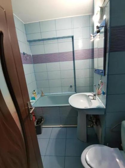 Garsonieră decomandată, mobilată în Gară