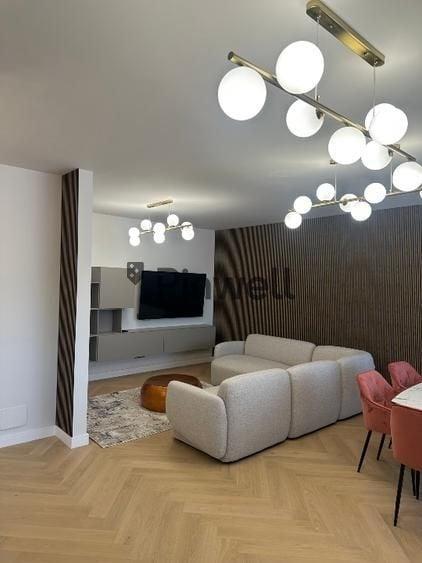 Apartament cu 3 camere decomandat, mobilat în Central