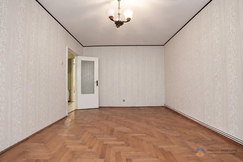 Apartament cu 3 camere decomandat în Mărăței