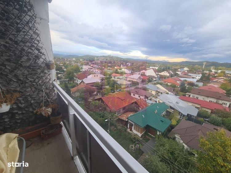 Apartament cu 3 camere decomandat în Cuza
