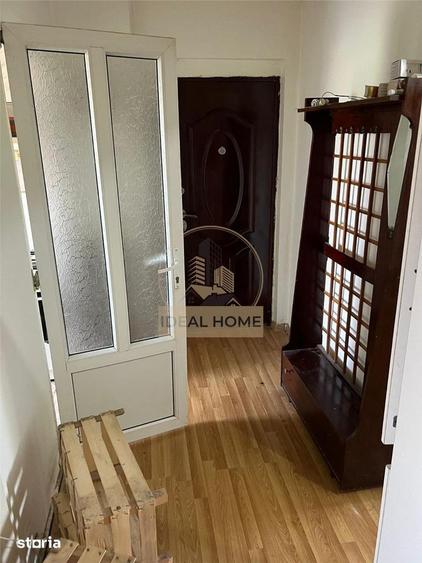 Apartament cu 3 camere decomandat în Podul de Piatră