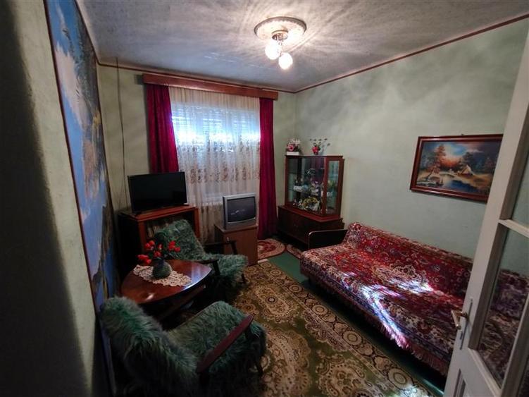 Casă individuală cu 7 camere cu Canalizare în Vest