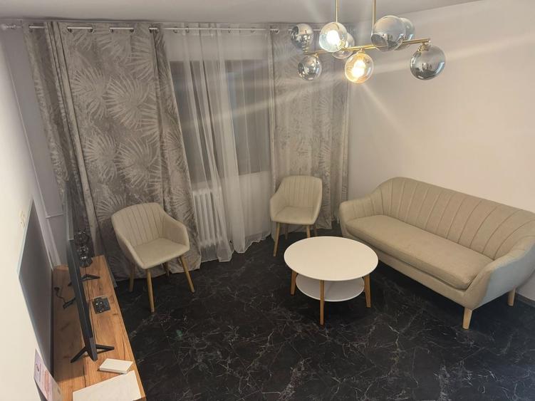 Apartament cu 3 camere decomandat, mobilat în Berceni