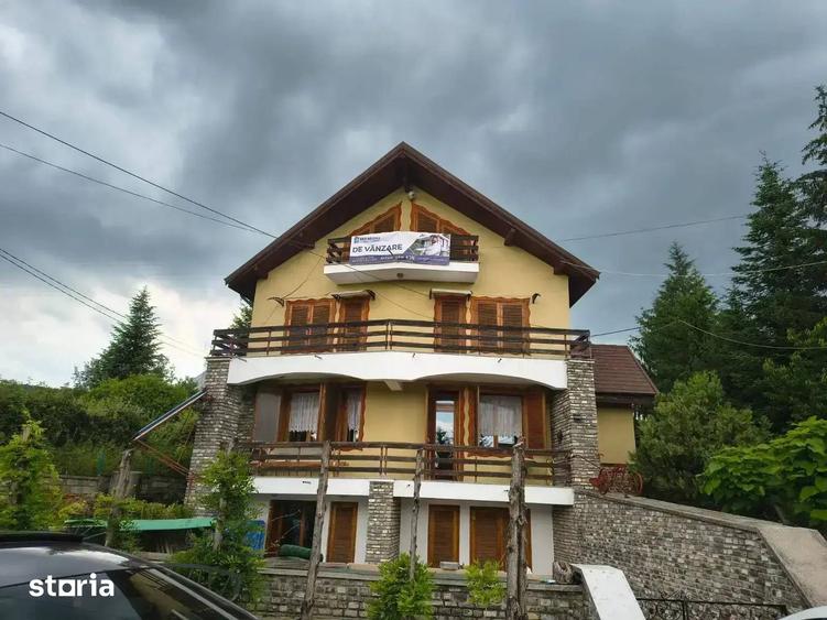 Casă cu 7 camere cu Teren 840 Mp în Central