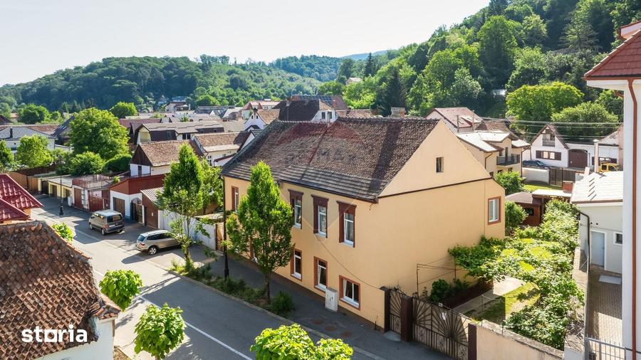 Casă cu 6 camere cu Teren 700 Mp în Ultracentral